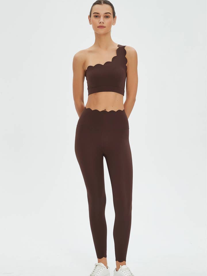 Gabriella Lycra® Scallop Sport-BH och Leggings 2-delat Set för wholesale av Moon Studio