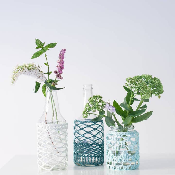 Glas, Vase und Laterne mit Spitze aus Bio-Baumwolle überzogen für den Großhandel von EKA