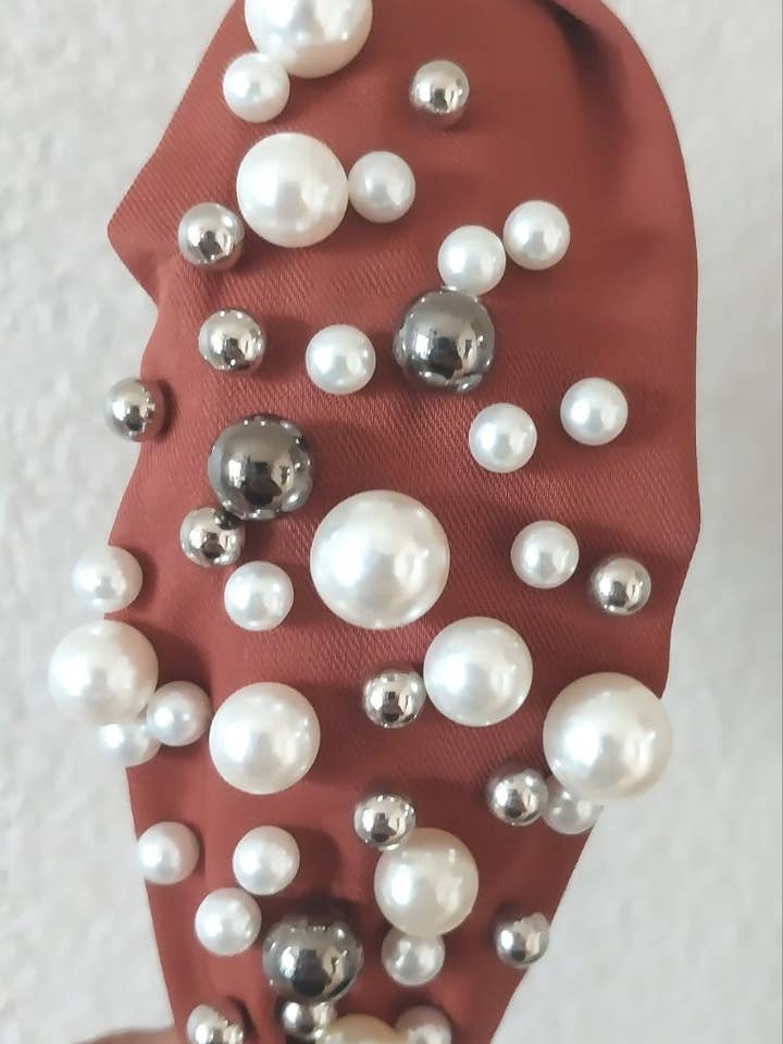 Fall Girl Perledekoreret pandebånd for engroshandel hos Love Alumni Art & Design