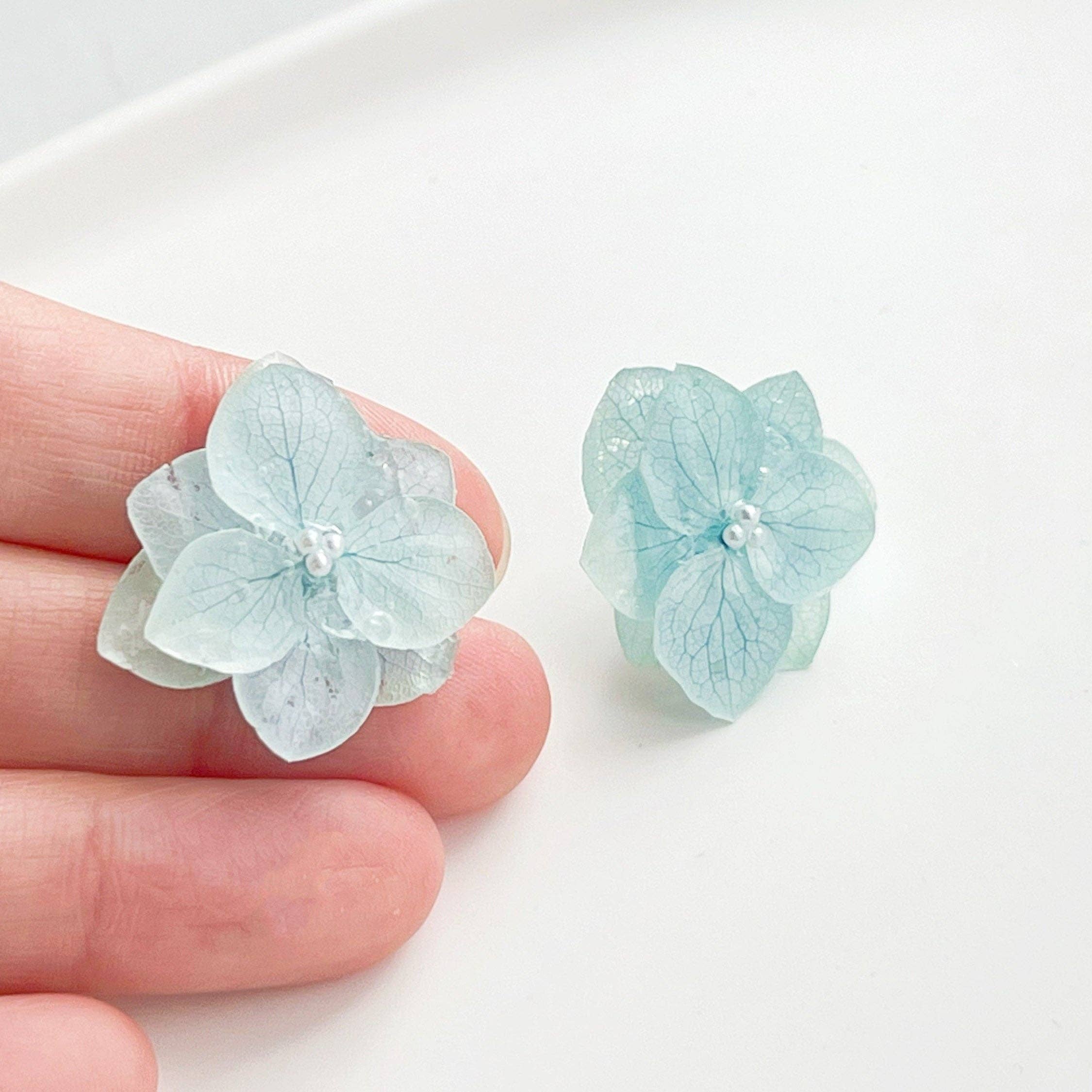 Buy wholesale “Louise” hydrangea earrings