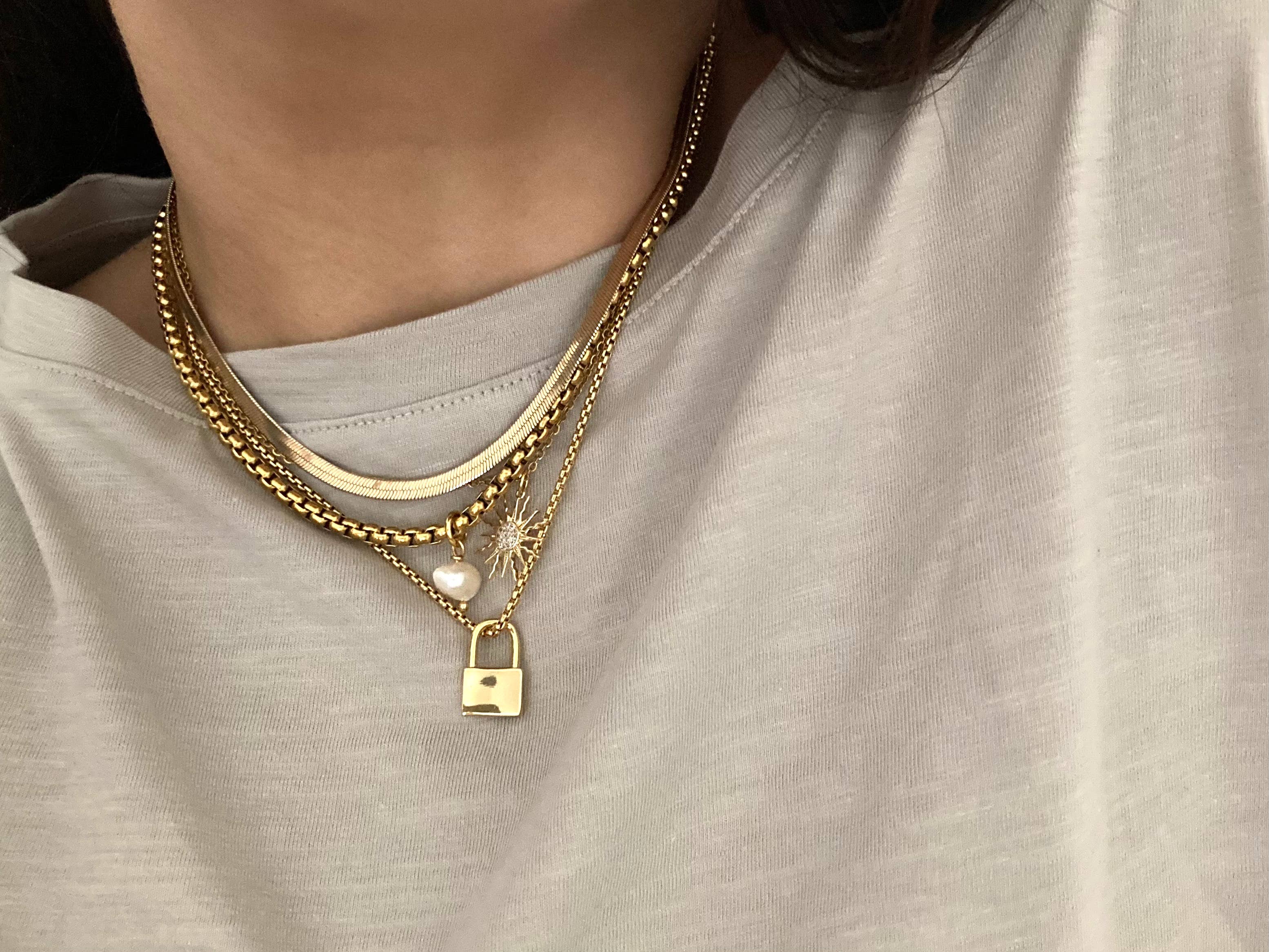 Amady Jewelry - Vendita all'ingrosso Collana con ciondolo/pendaglio - Collana con ciondolo a lucchetto dorato su catena placcata oro o argento1