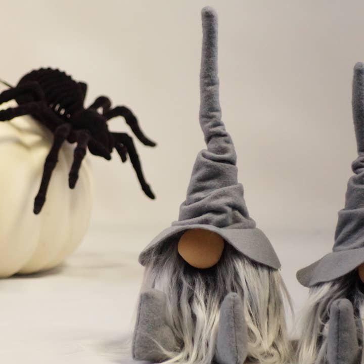 Gnomevillestudios - Wholesale Decorative Figurine - Grey Librarian Wizard Gnome