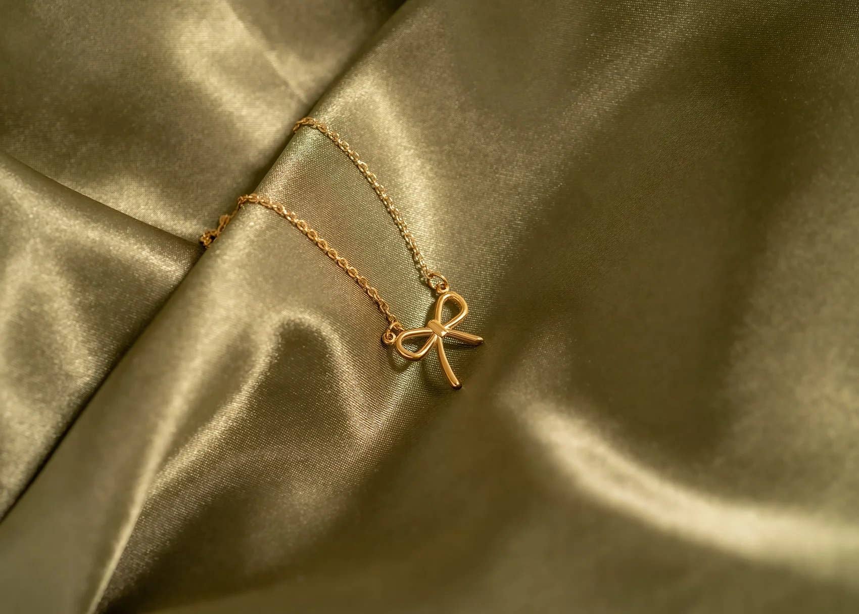 WJW - Vendita all'ingrosso Ciondolo/pendente - Charm a forma di fiocco in acciaio inox con rivestimento PVD oro 18K9