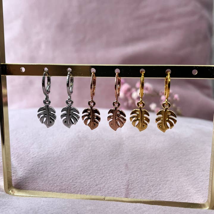 plantyintroverts - Wholesale Dangle Earrings - Rose gold earrings with Monstera leaf pendant and clasp1