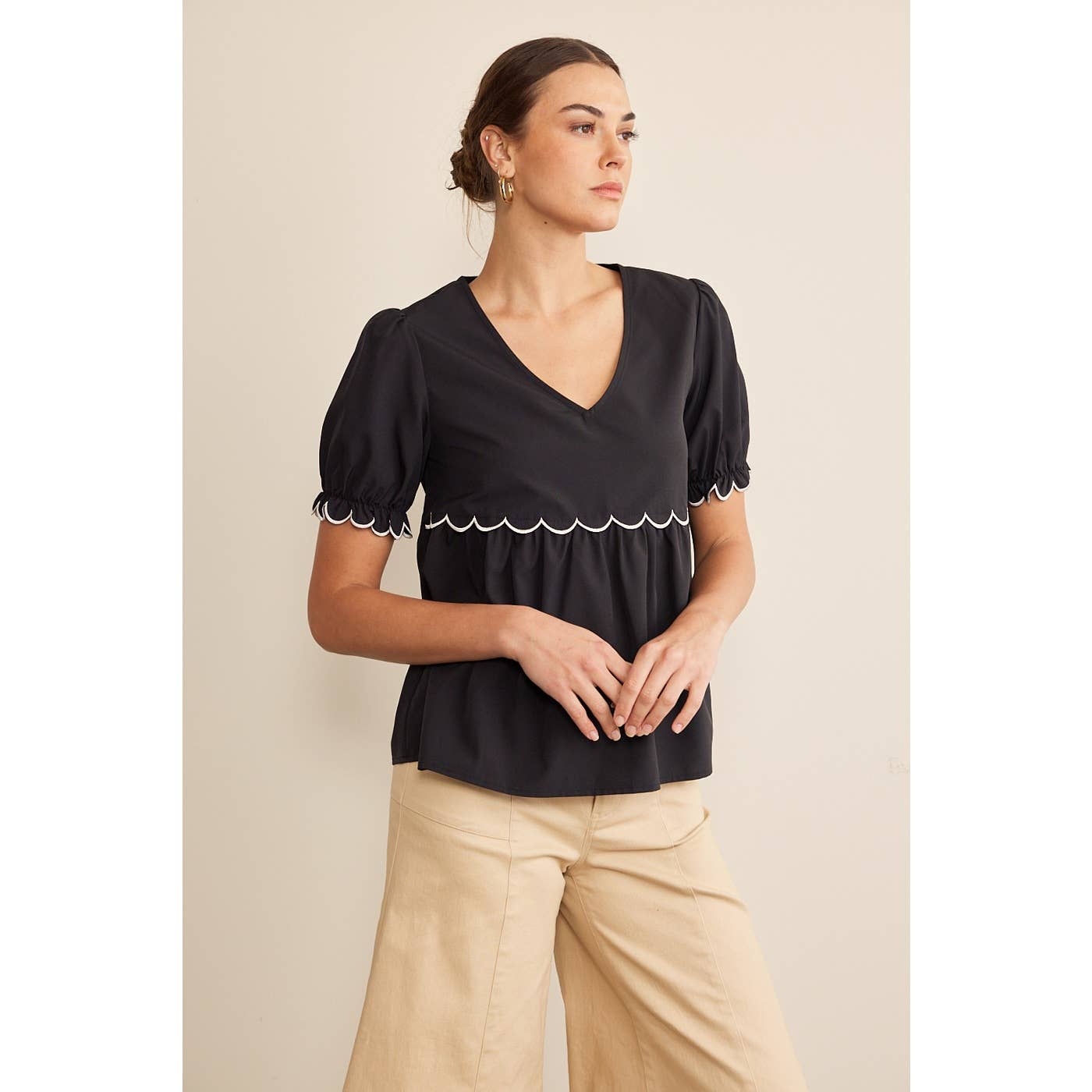 in february - Vente Chemisier – femme - Haut à volants contrastants avec manches bouffantes8