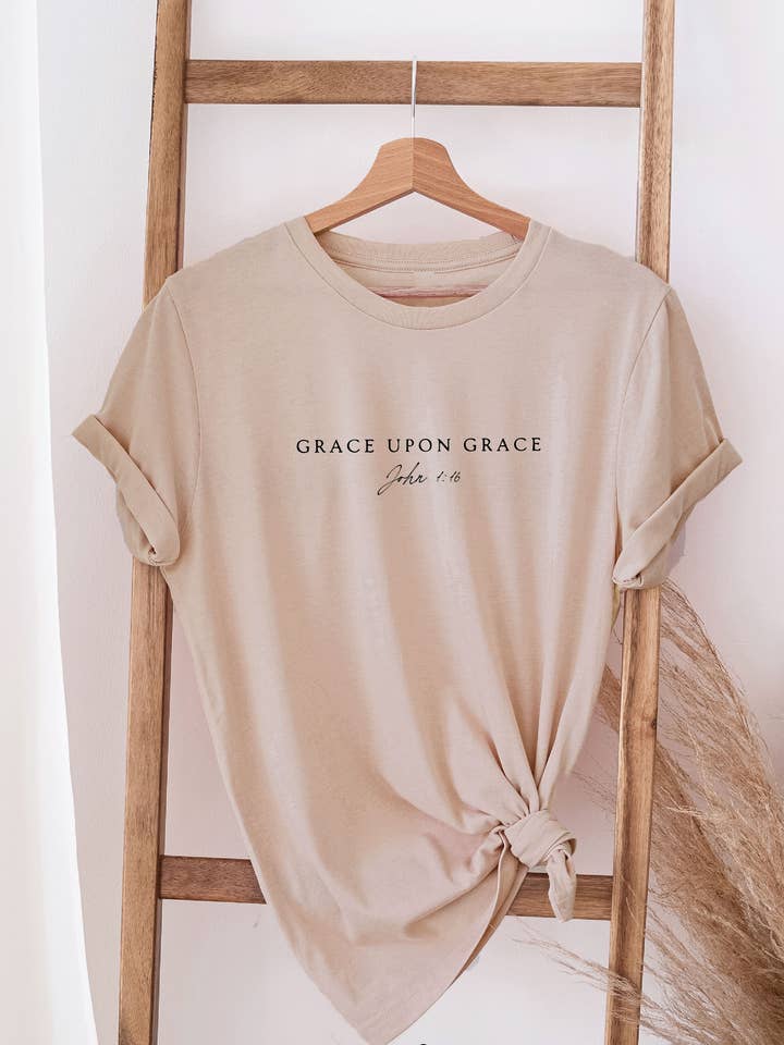 GRACE UPON GRACE Grafisk T-shirt för wholesale av OAT COLLECTIVE