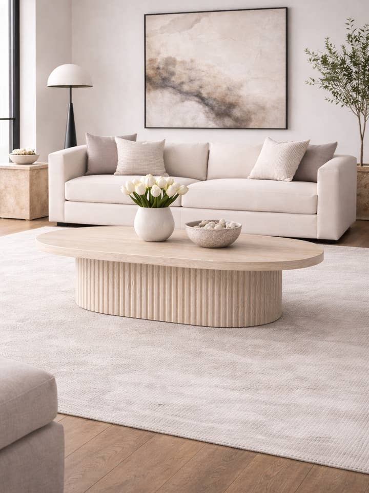 Table basse ovale sur piédestal en chêne cannelé — décoration intérieure pour la vente par Cwpco