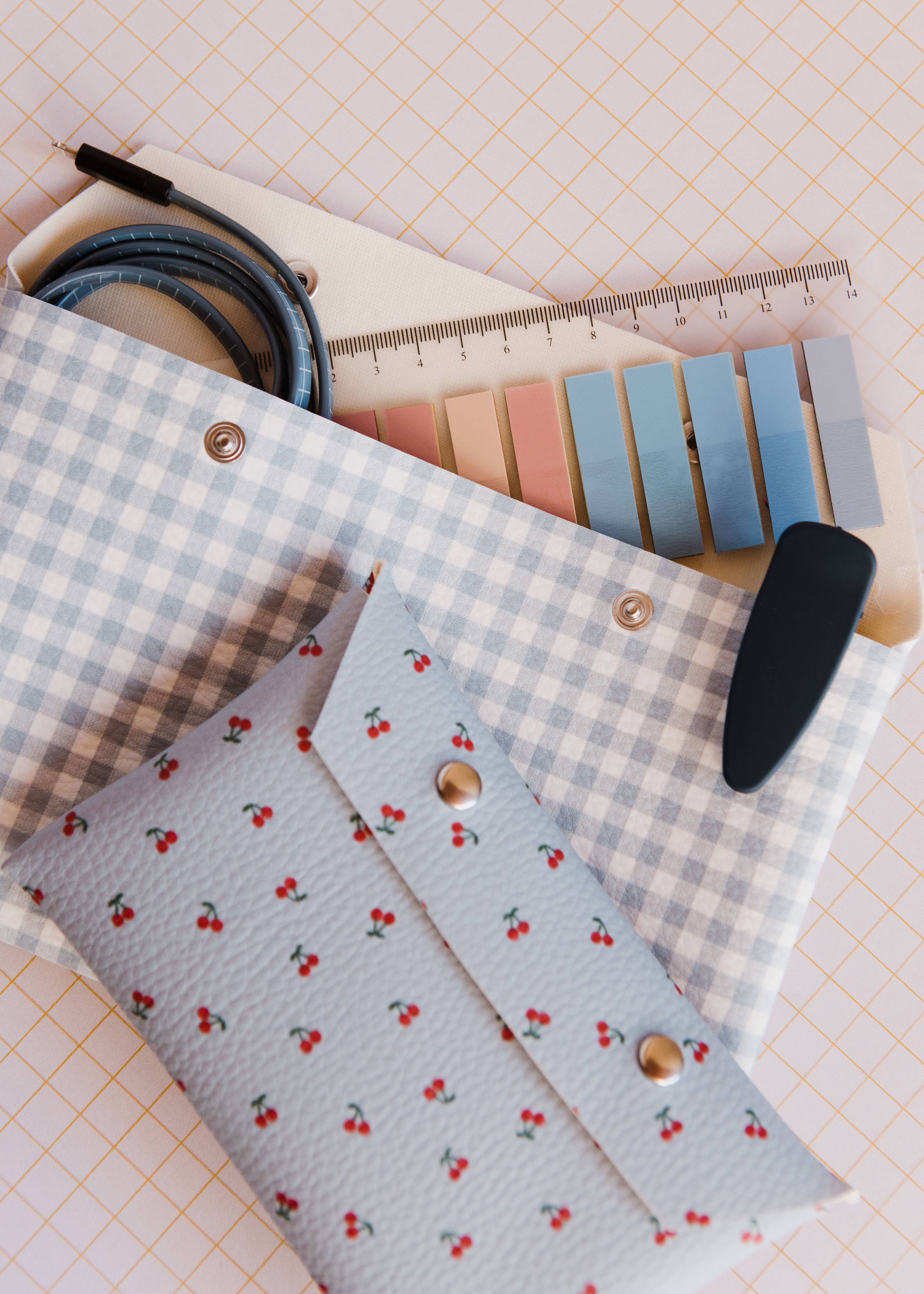 ECKE - Wholesale Pouch - Women's - Vichy Azul Case1