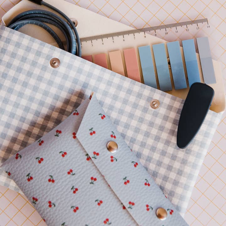 ECKE - Wholesale Pouch - Women's - Vichy Azul Case1