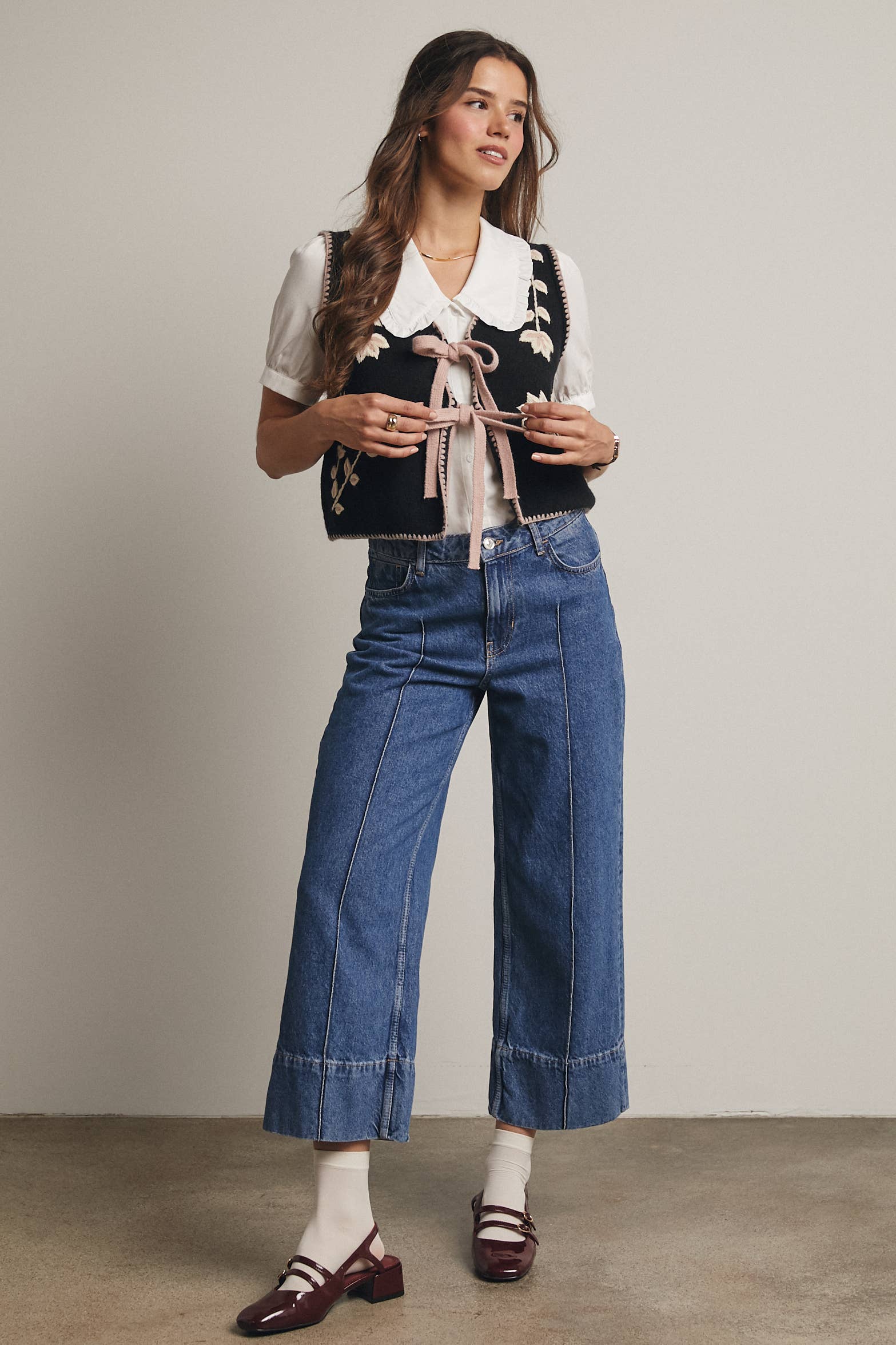 Forte - Wholesale Vest - Dames - Gebreid Vest met Bloemenprint en Striksluiting FSW000615