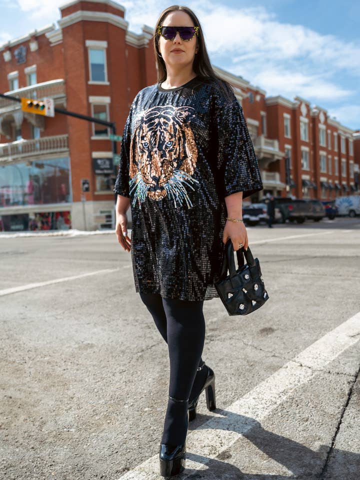 Black Tiger Head Sequin Tee for wholesale on Faire8