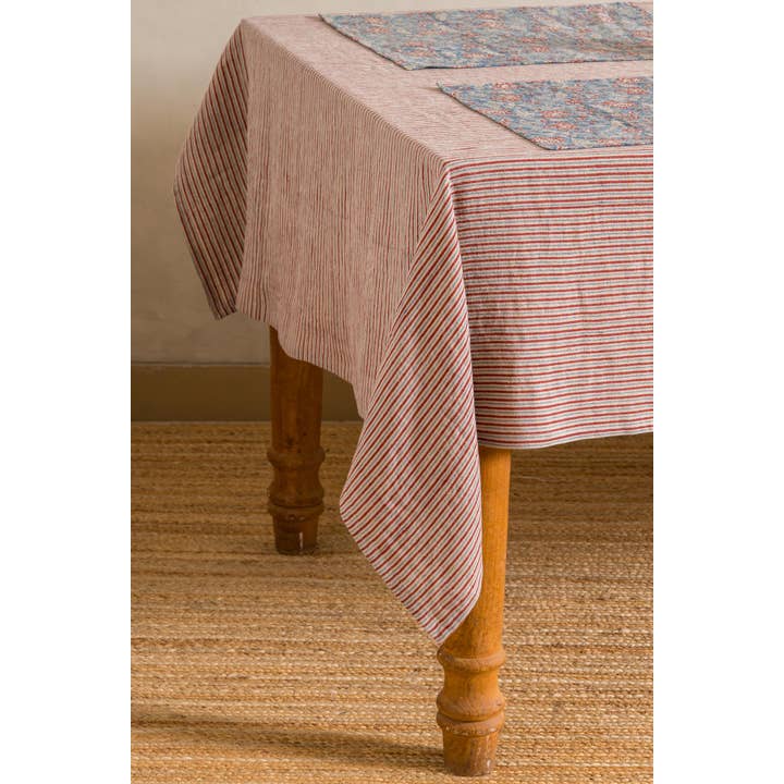 Live Linen – wholesale Tablecloth – Printed Vasara Linen Tablecloth – Entertaining Guests1