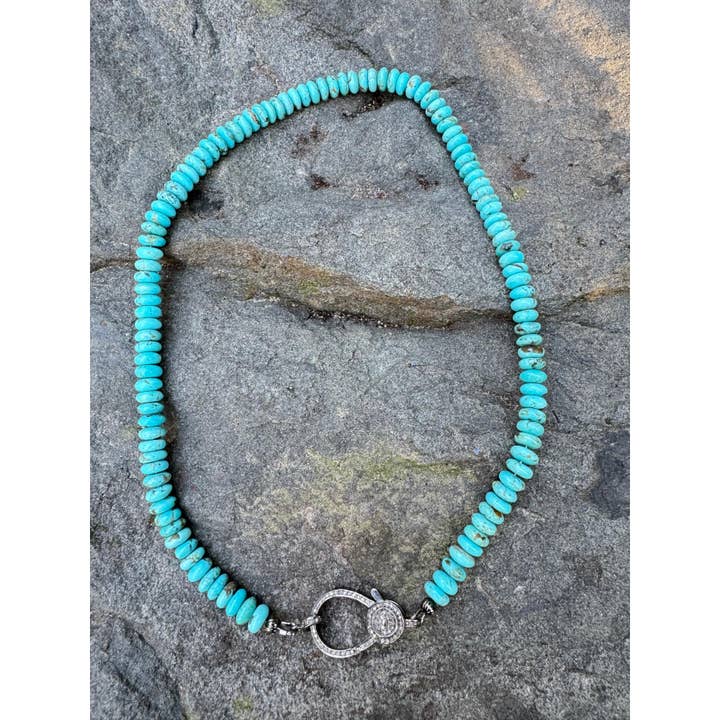 Kingman Halskette mit glatten Perlen, blau, türkis, mit Diamantverschluss für den Großhandel von ILISSA MICHELE JEWELRY