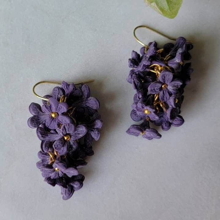Lilac Bunch Øreringe i Mørk for engroshandel hos Cayenne and Cake