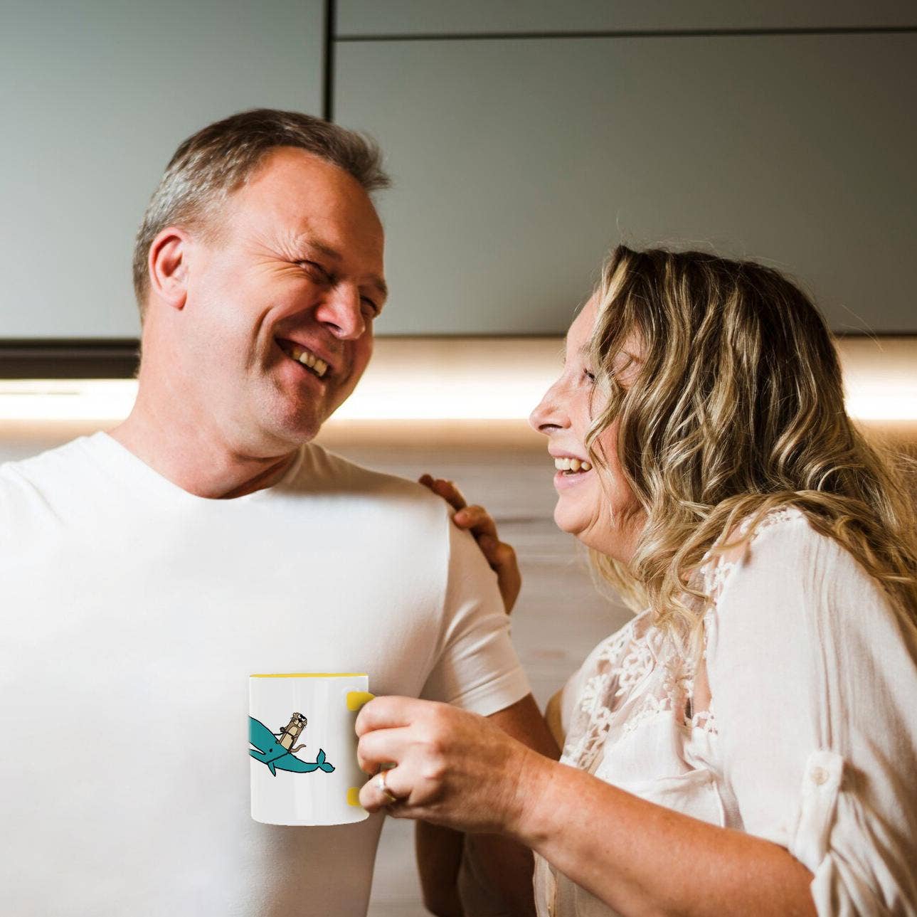 3dRose – Großhandel Kaffeebecher – 3dRose, Lustiger niedlicher Seeotter reitet auf Blauwal Strand Cartoon, Tasse3