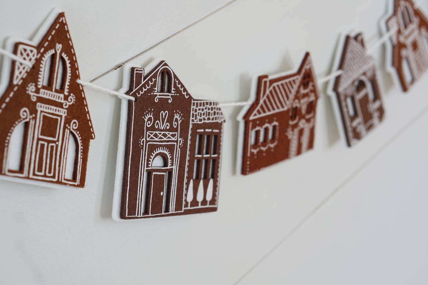Decomod - Wholesale Bunting/Garland - Gingerbread House Garland2