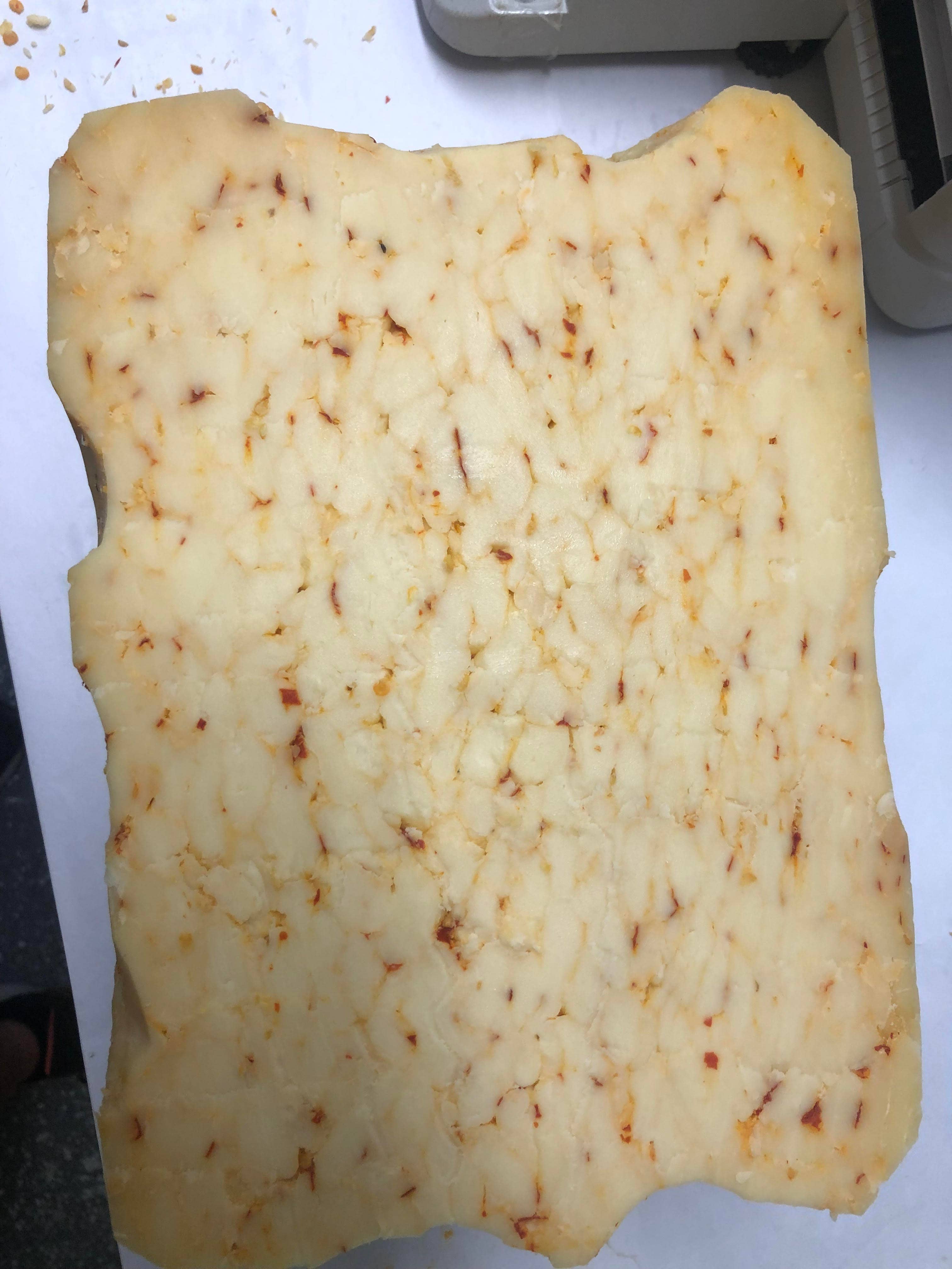 Muranda Cheese - Wholesale Cheese - Red Rider Roasted Red Pepper Cheddar Cheese1
