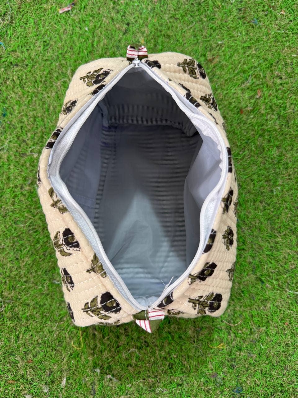 bhavnas boutique - Wholesale Makeup/Cosmetic Bag - Zipper Closure Cotton Floral Print Quilted Bag Women Bags 6