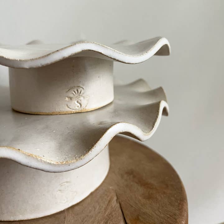 Salto - Wholesale Cake Stand - Ruffle Edge Pedestal