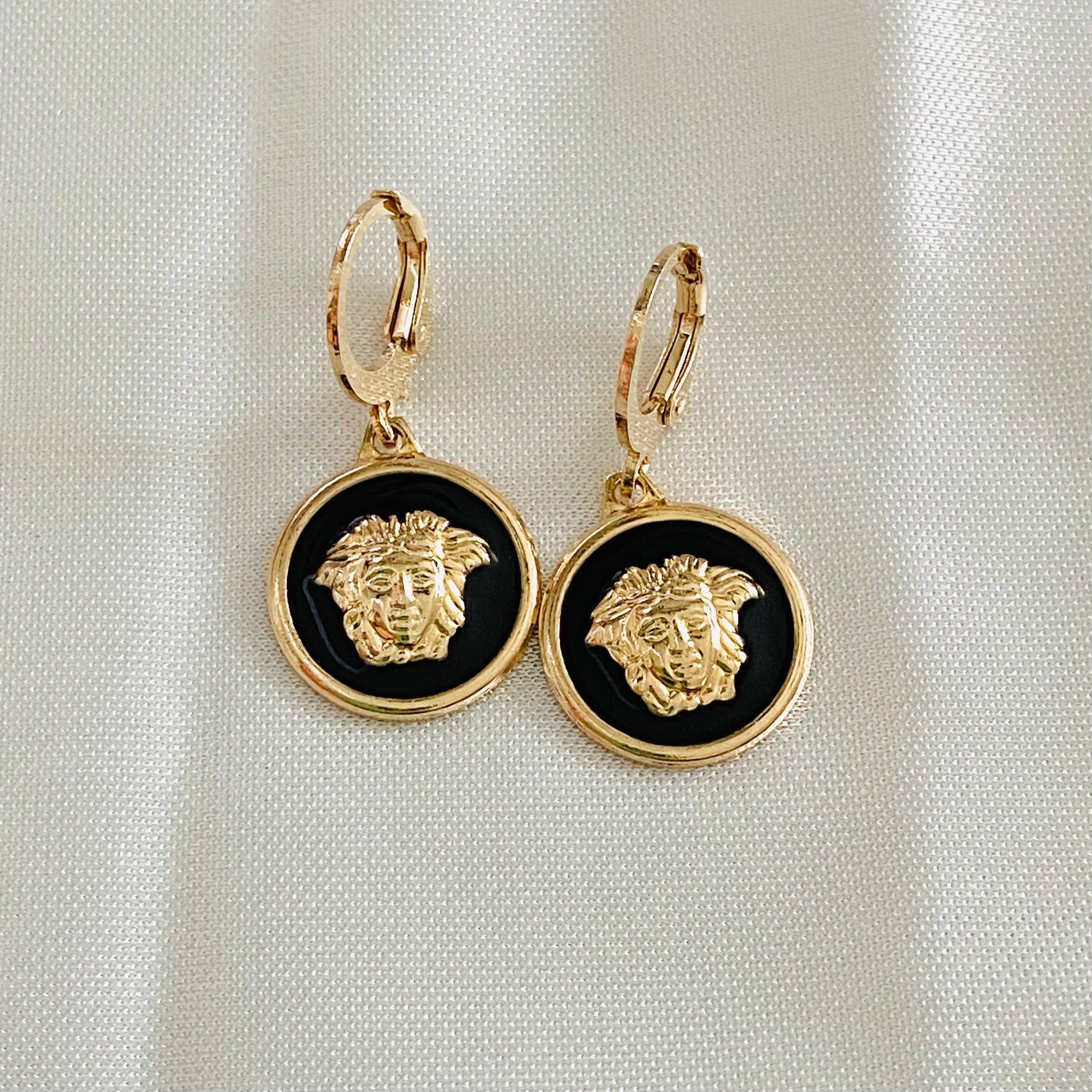 Housegoldjewelry - Venta al por mayor Pendientes colgantes - Joyas Medusa, pendientes con forma de moneda, pendientes de medusa, estilo griego2