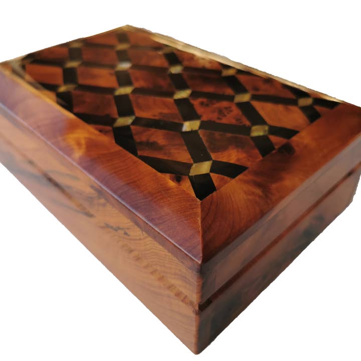 Lujosa caja con incrustaciones. 7,4 × 5,11 × 2,3 ″ Thuya, ébano. Perla Madre para venta al por mayor de BONGUSTOSTYLE