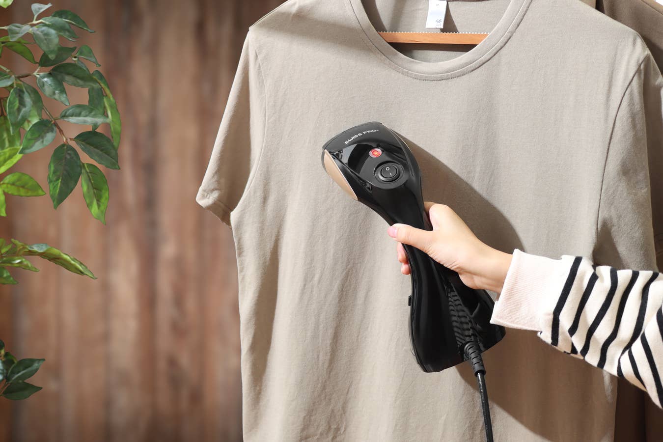 Swiss Pro+ - Wholesale Steamer - Handheld Garment Steamer 1100W Black9