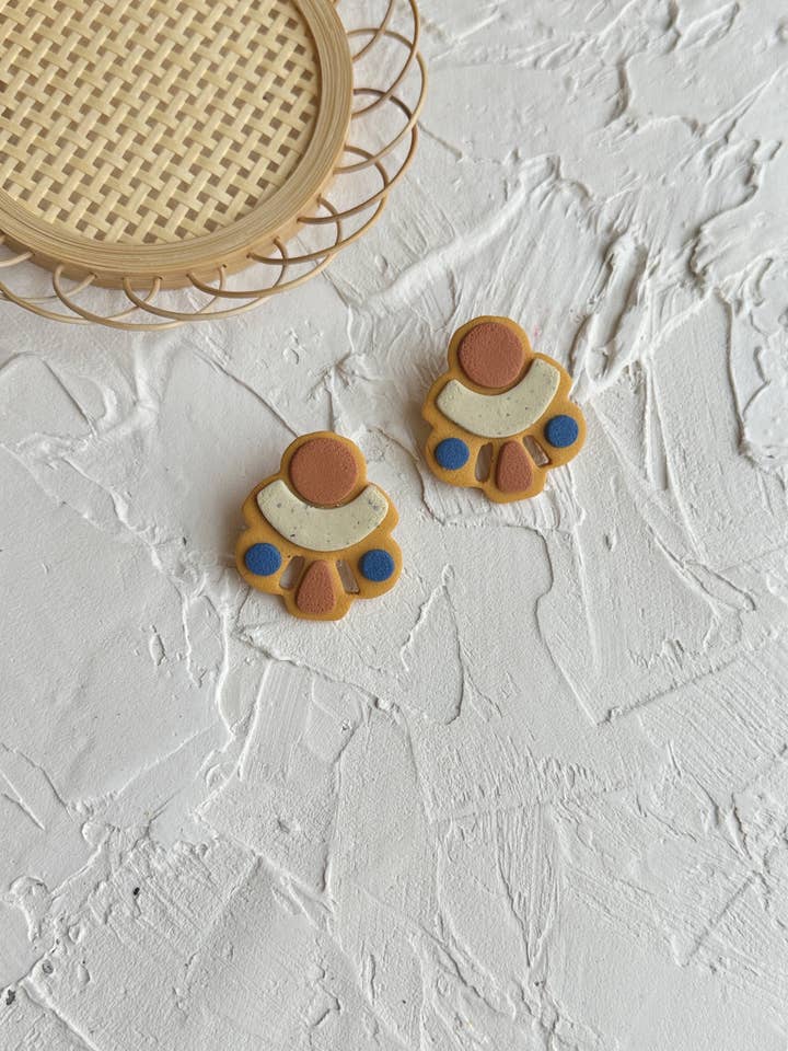 Clou tendance superposé en cuir naturel | Boucles d'oreilles en pâte polymère pour la vente par Easy Peasy Cutters