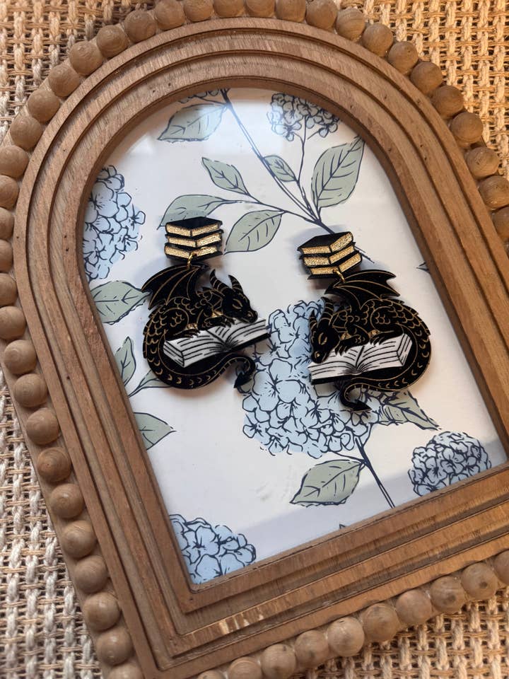 Dragões com Livros | Brincos de Acrílico por atacado de Watch Me Bloom