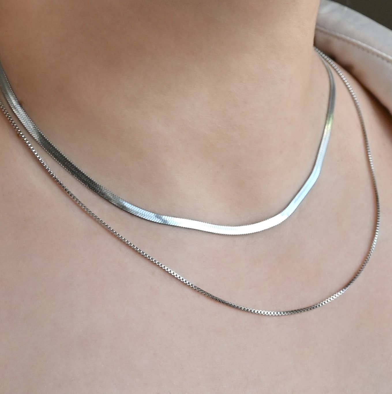 Blueyejewelry – Großhandel Gliederhalskette – Mehrlagige Halskette mit Fischgrätmuster — Boxketten-Set7