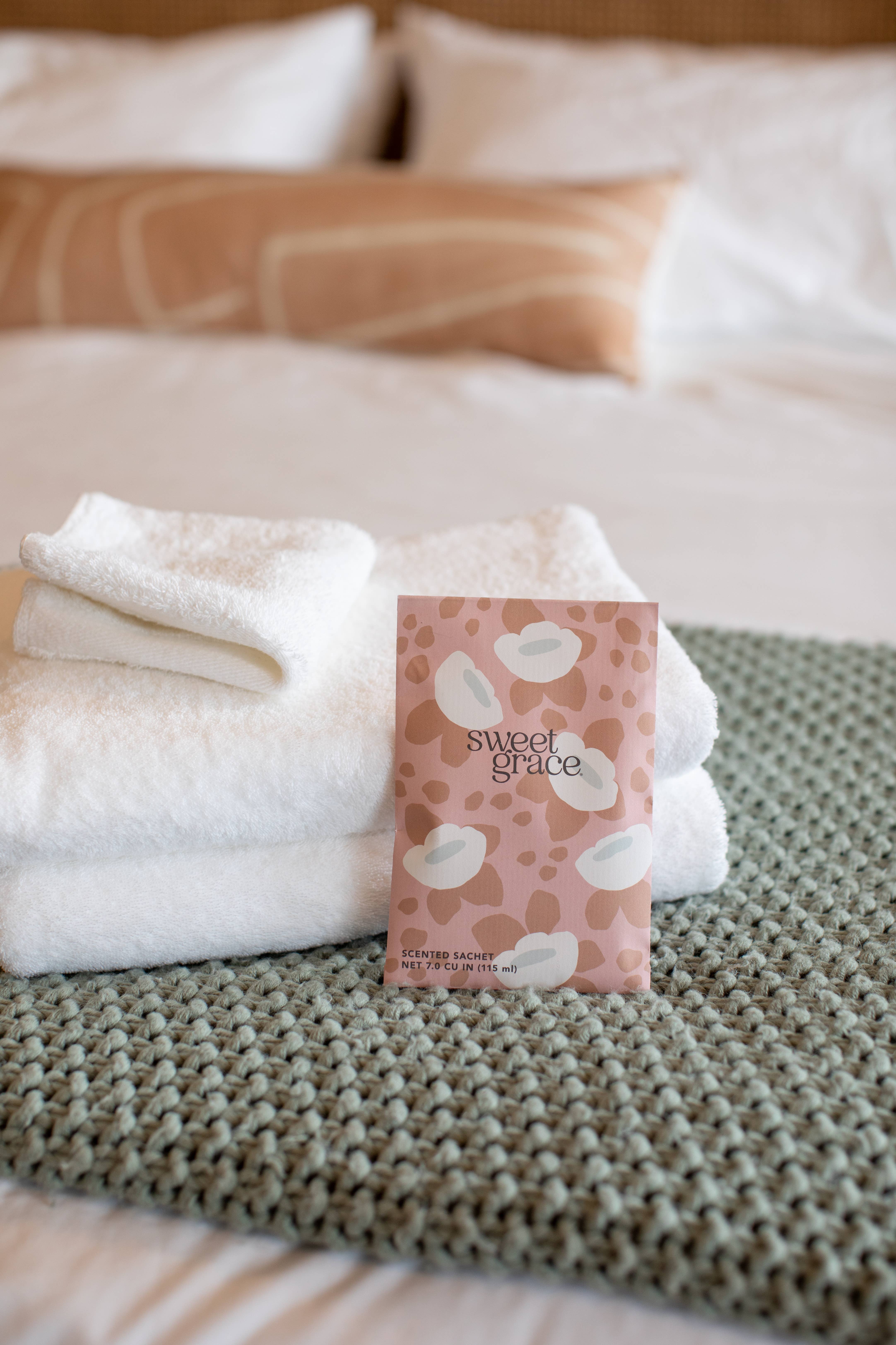 Bridgewater Candle Company - Wholesale Sachet - Sweet Grace Modern Flower Sachet 9 Pack20