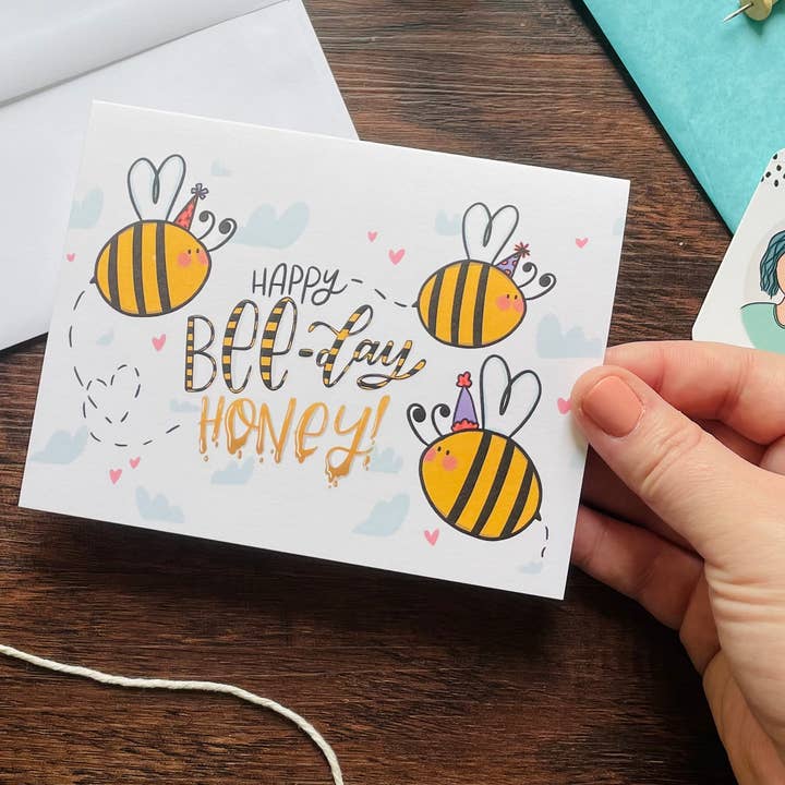 Tarjeta y sobre Happy Bee-day Honey | Tarjeta de cumpleaños linda para venta al por mayor de The Creative Ink