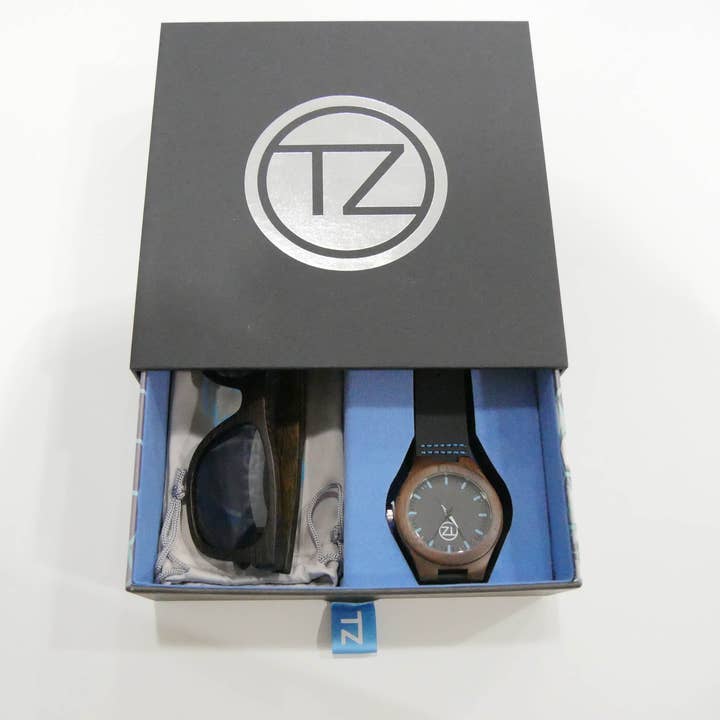 Pack Essentiels des Profondeurs | Lunettes de Soleil Flottantes en Bambou Noir Polarisé avec Montre en Bois Étanche pour la vente par TZ LIFESTYLE