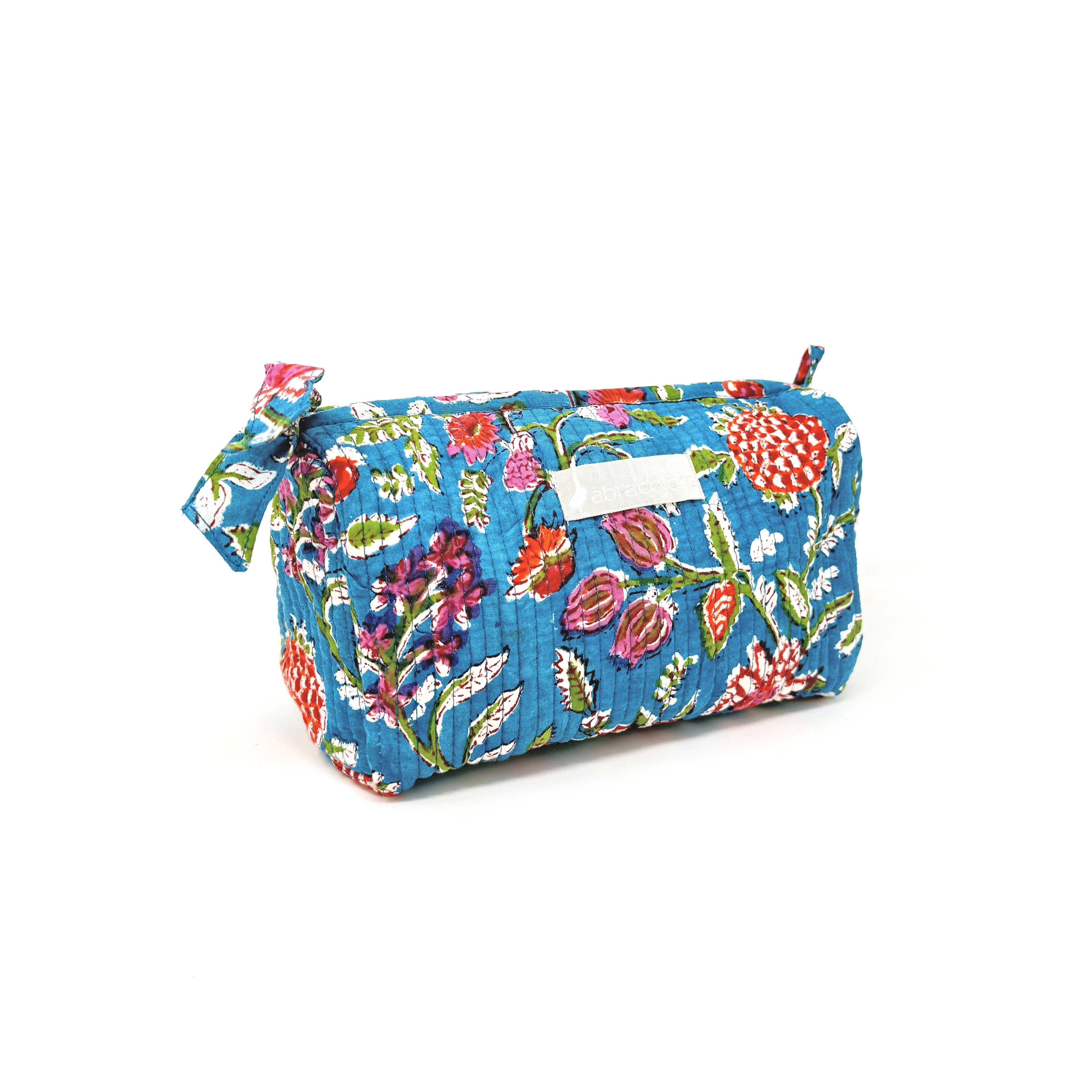 ABRACOLORS – Großhandel Kosmetiktasche – Damen – Blauer Kulturbeutel mit rotem Blumenmuster1