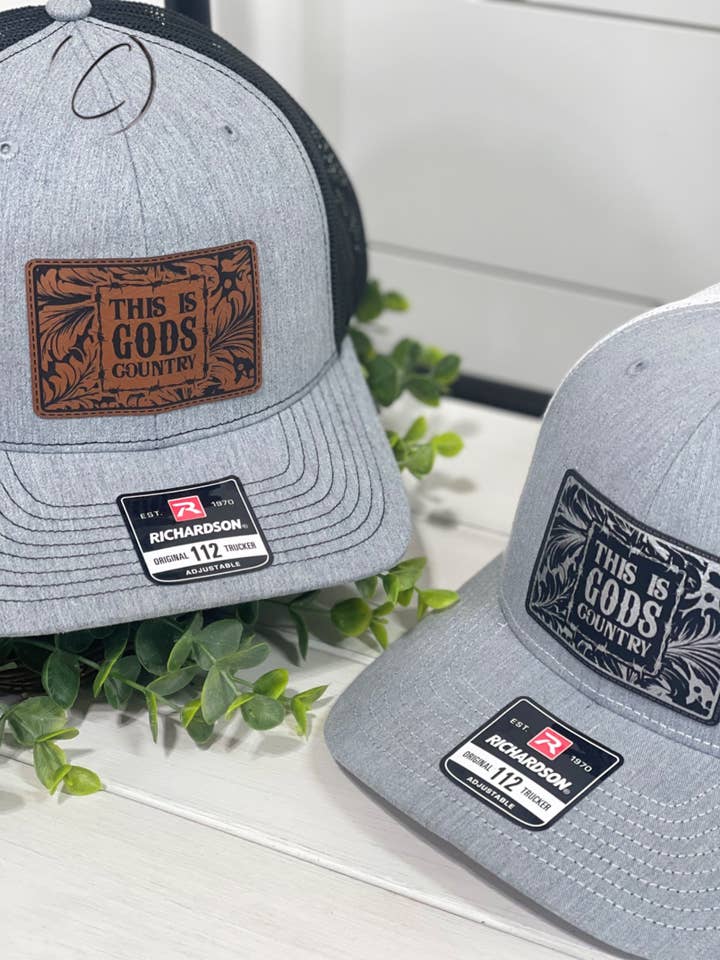 Cappello Snapback per Adulti con Patch "This Is God's Country" per la vendita all'ingrosso da parte di CMD Wholesale