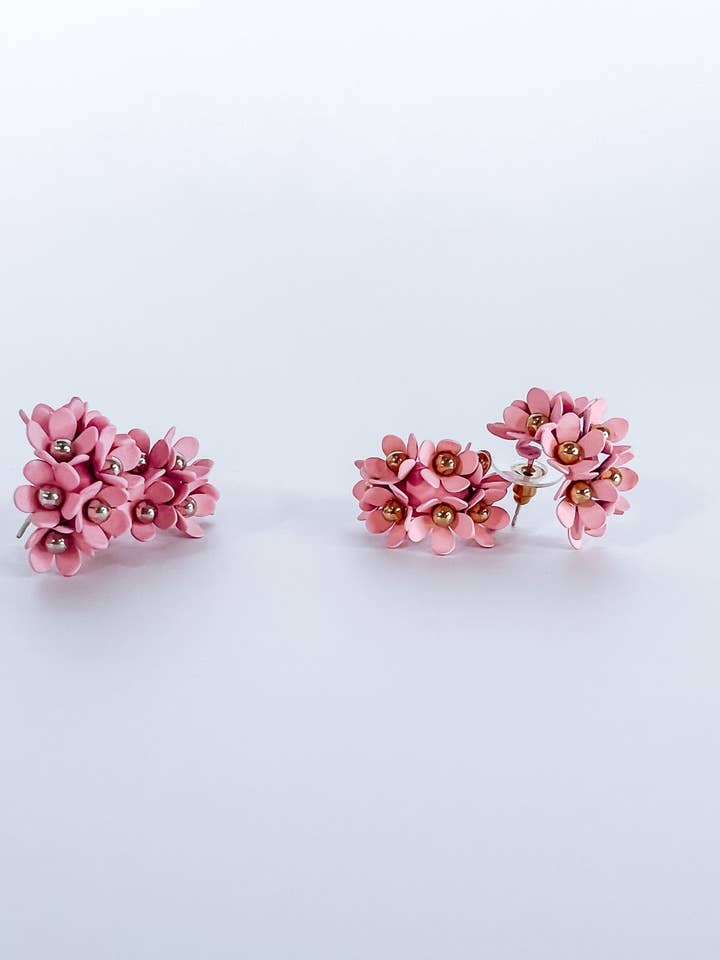 Créoles Flower Gold pour la vente par Willow Collective