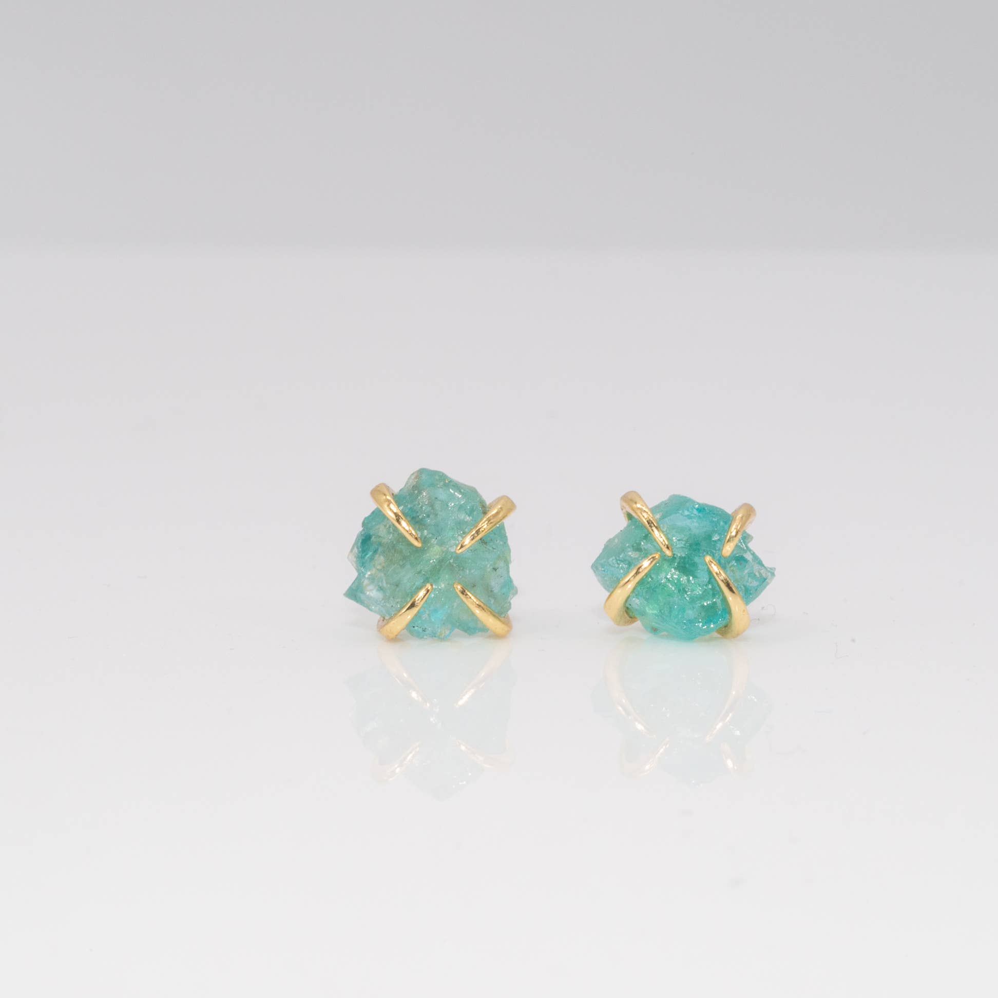 Leslie Francesca Designs – Engroshandel Ørestikkere – Prong Raw Crystal Studs2