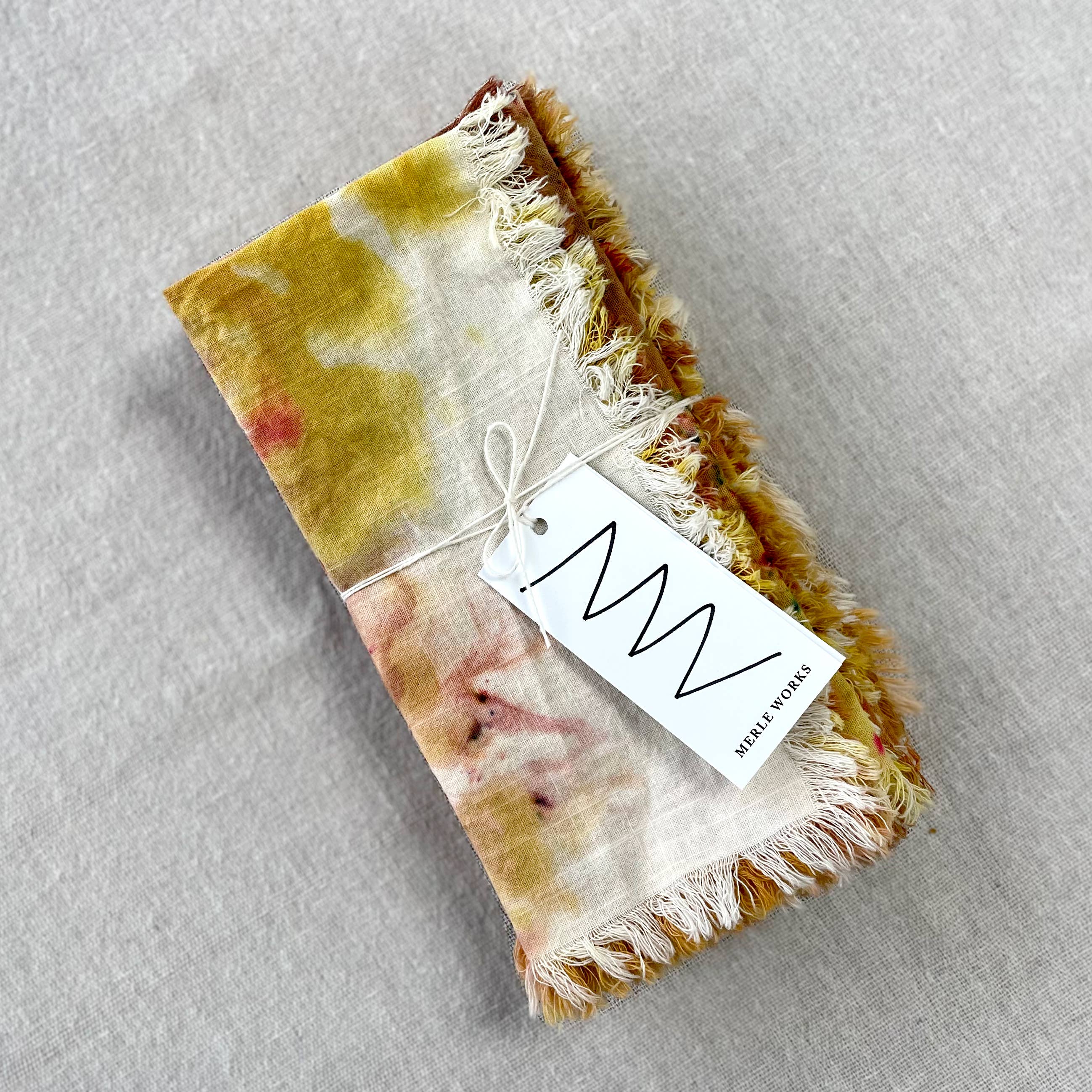 Merle Works – Engroshandel Middags- og stofserviet – Solsikke Håndfarvede Servietter1