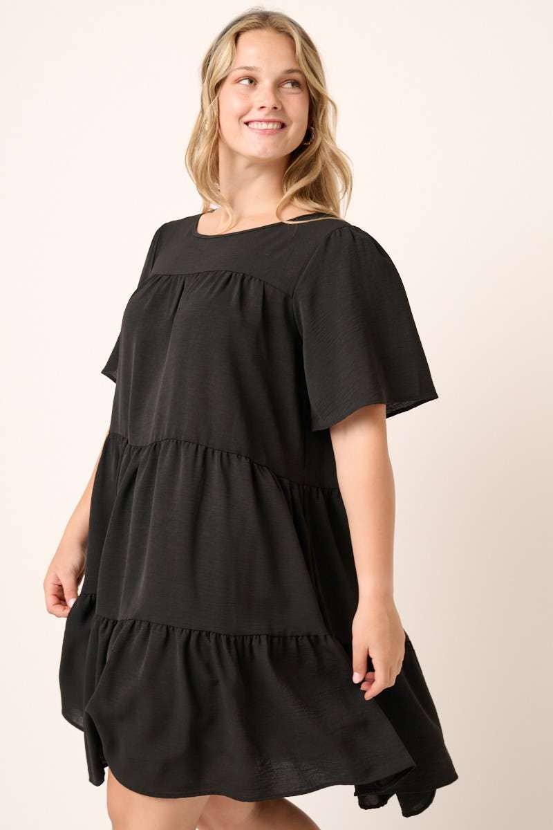 mittoshop – Großhandel Kleid – Damen – PLUS AIRFLOW MINIKLEID MIT RÜSCHENSTUFEN UND KURZEN ÄRMELN11