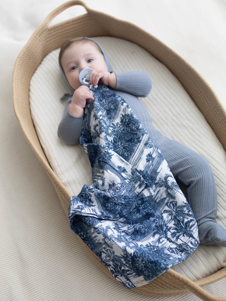 Blue Jungle Toile Lovey per la vendita all'ingrosso da parte di Little Threads