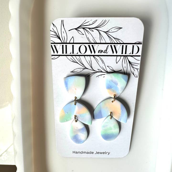Kustnära Mirage Droppar – Akvarellinspirerade Statement-Örhängen för wholesale av Willow and Wild