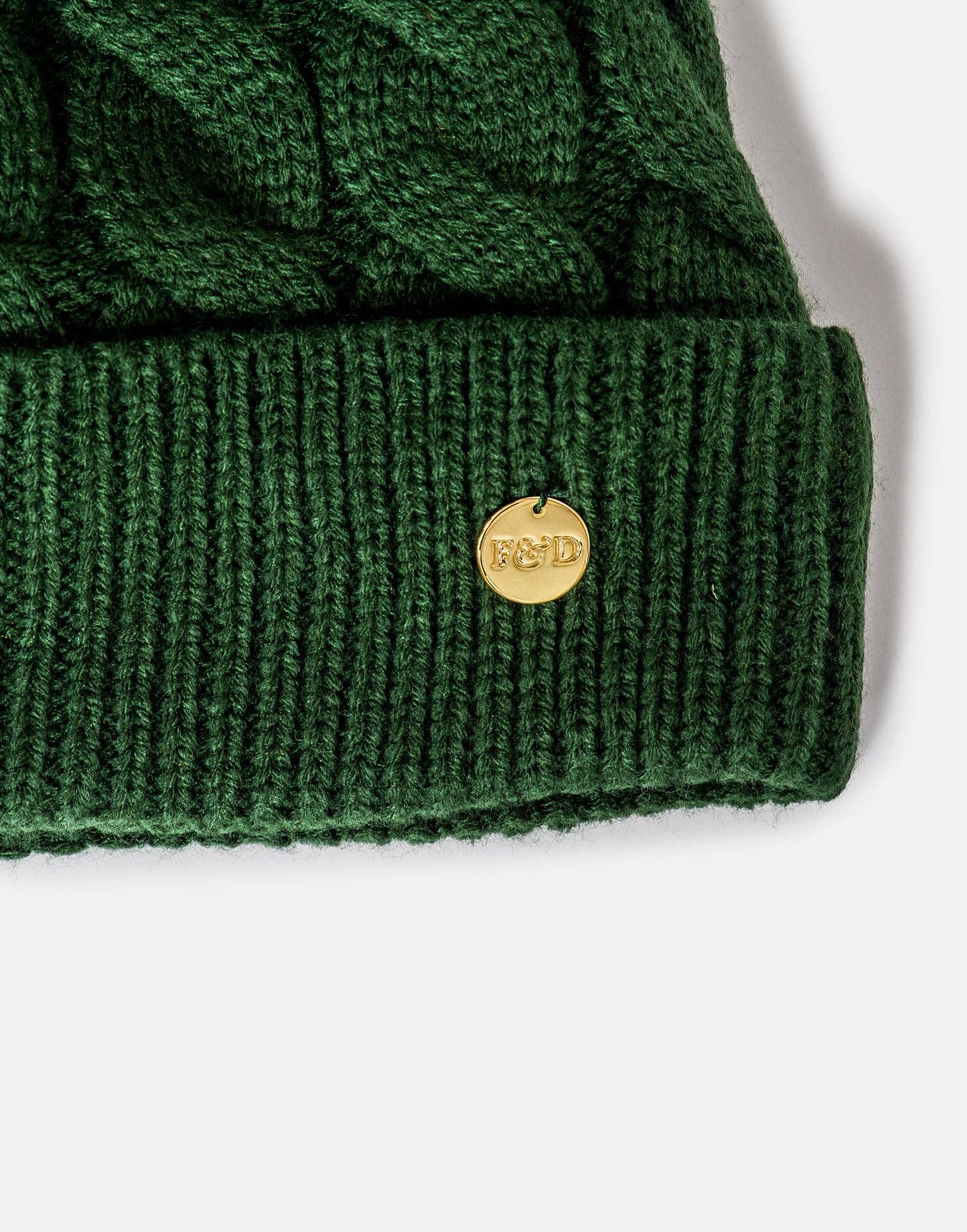 Frankie and Dottie's – Großhandel Beanie – Damen – Gestrickte Bommelmütze1