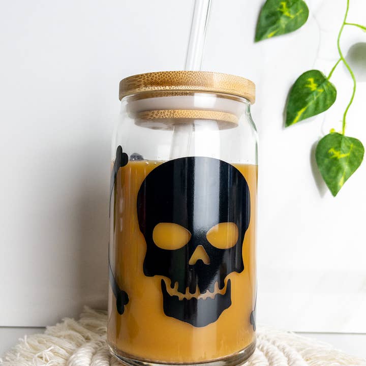 Skull and Bones Halloween bierglas blik voor wholesale door BambooByTundra