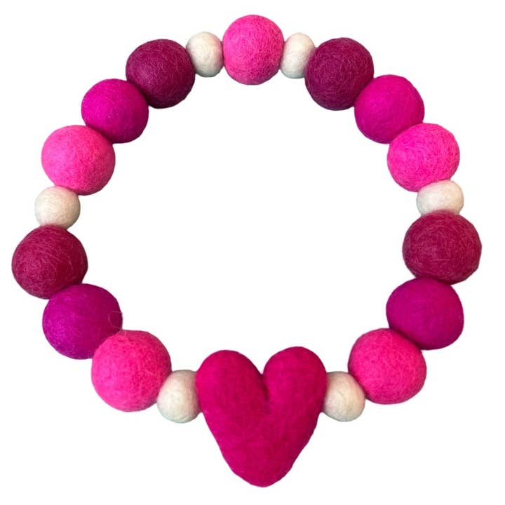 Collier pour chien avec pompons et cœur rose de la Saint-Valentin pour la vente par Puppies & Pom Poms