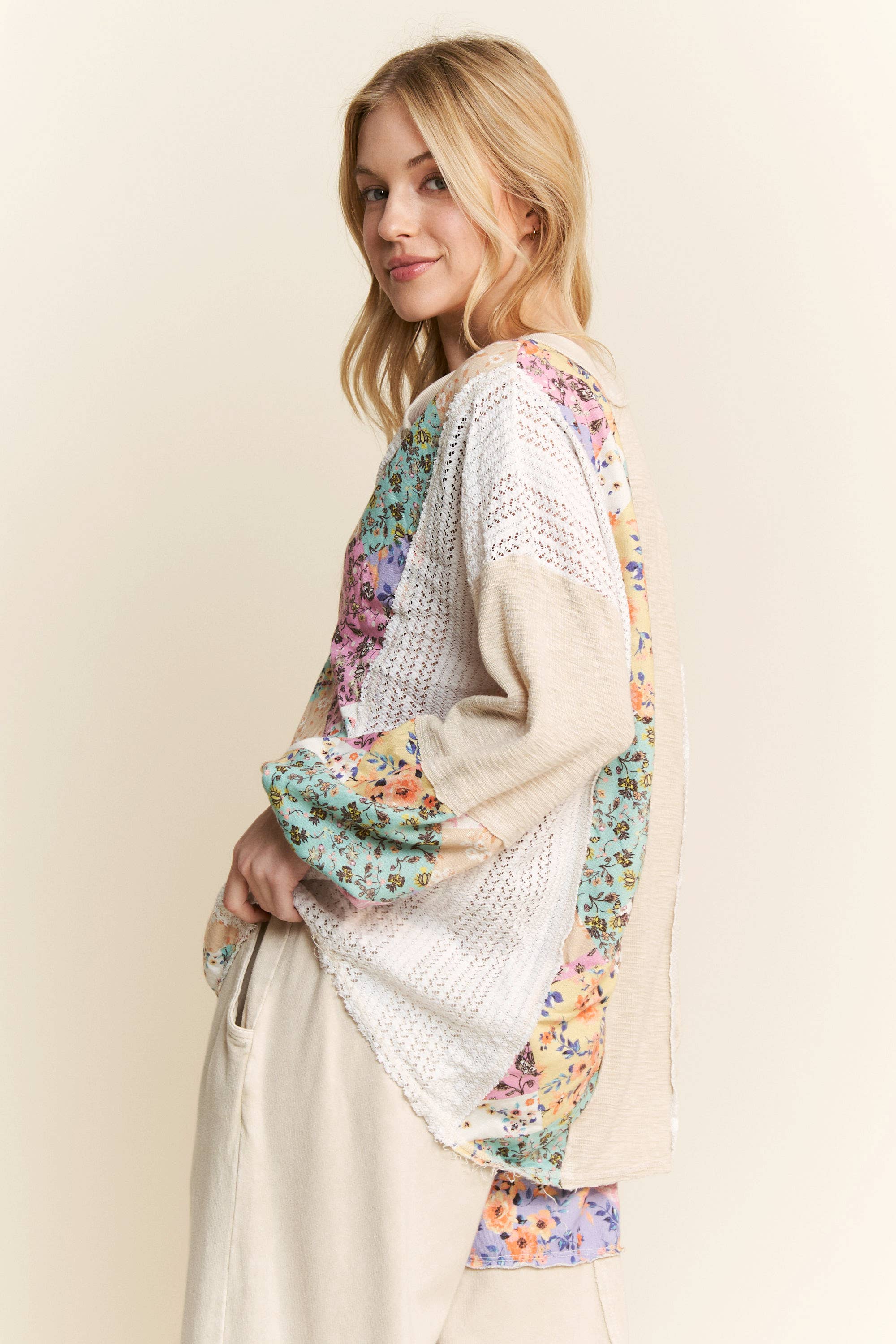 J.Her – Engroshandel Strikket top - Dame – Mineralvasket blomsterbølge-strikket jacquard boho-top HT6039P122