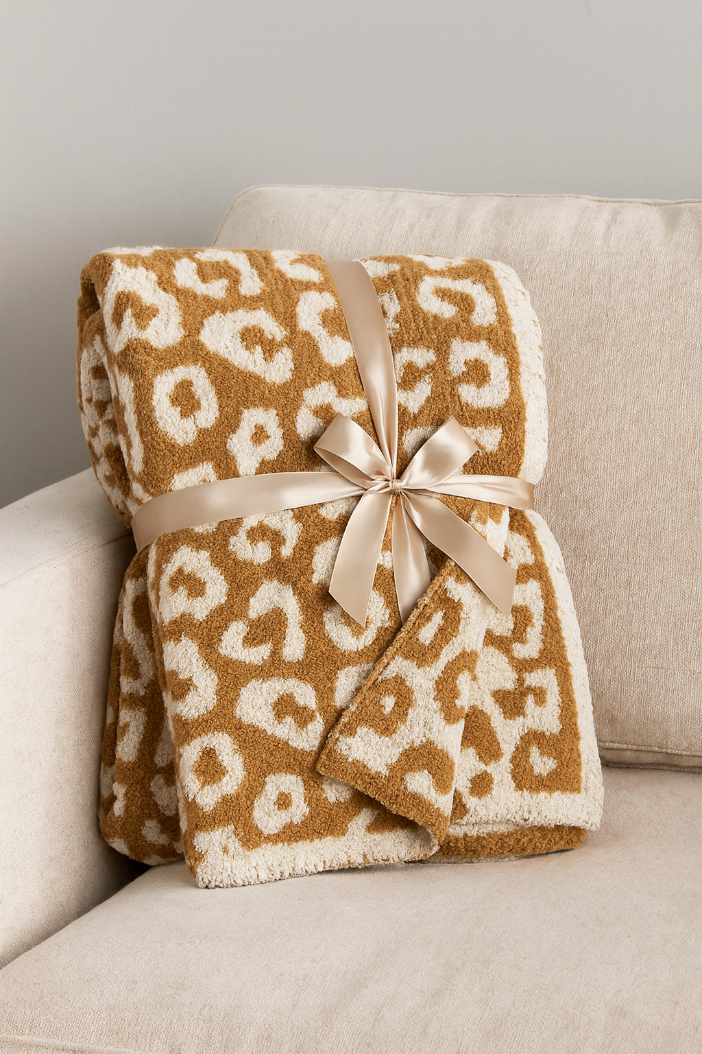 Thomas and Lee Company - Wholesale Throw Blanket - Luxe Leopard Throw Blanket - Camel Leopard0