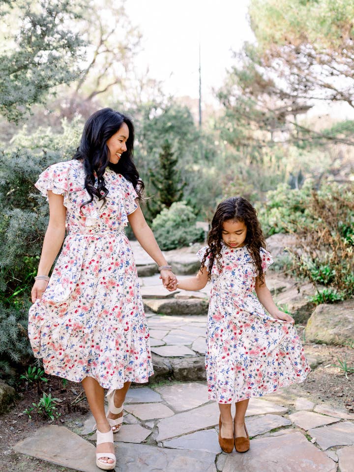 Abito longuette floreale Alina per la vendita all'ingrosso da parte di Peony Alley