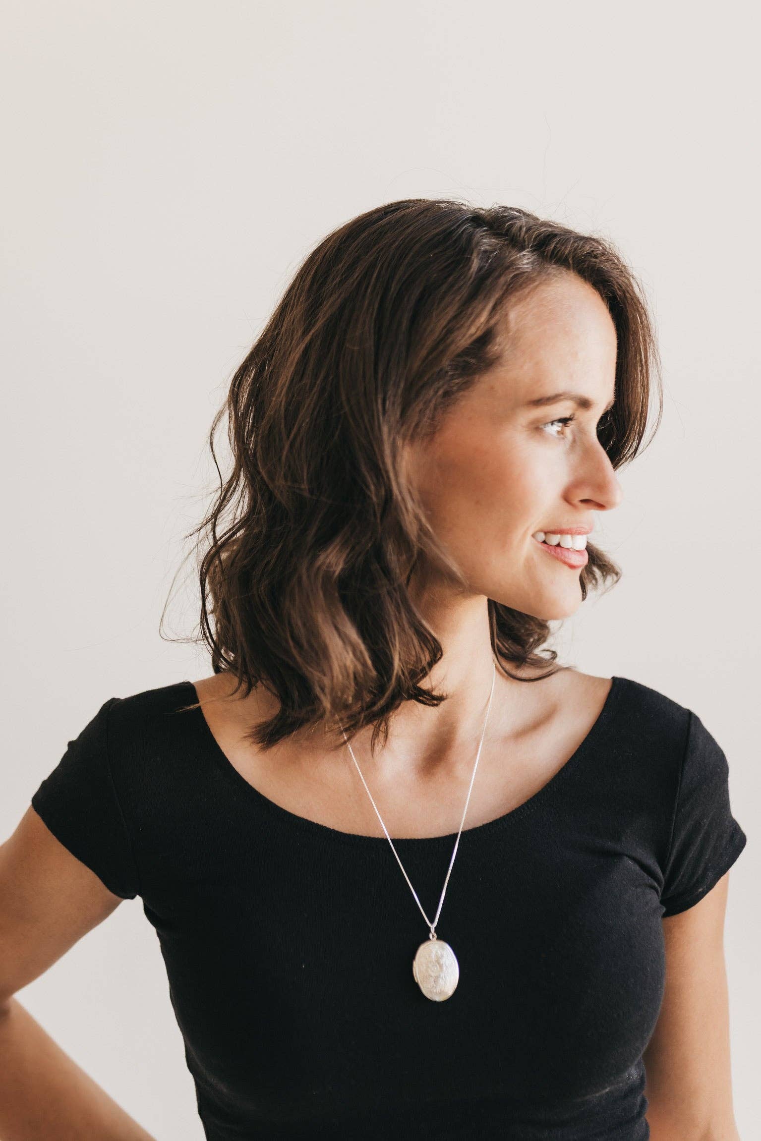 Sydney Rose Co. - Wholesale Locket Necklace - Secret Garden Oval Locket ( Silver)2