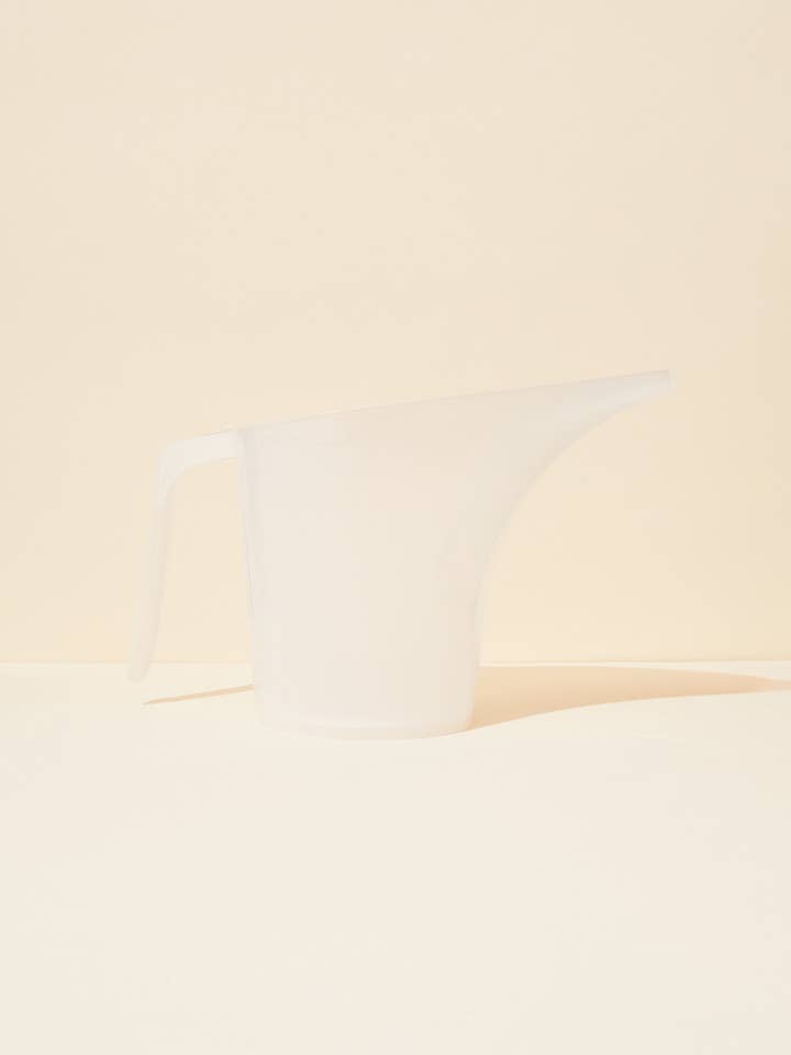 2lb plastic pouring pitcher for wholesale by makesy