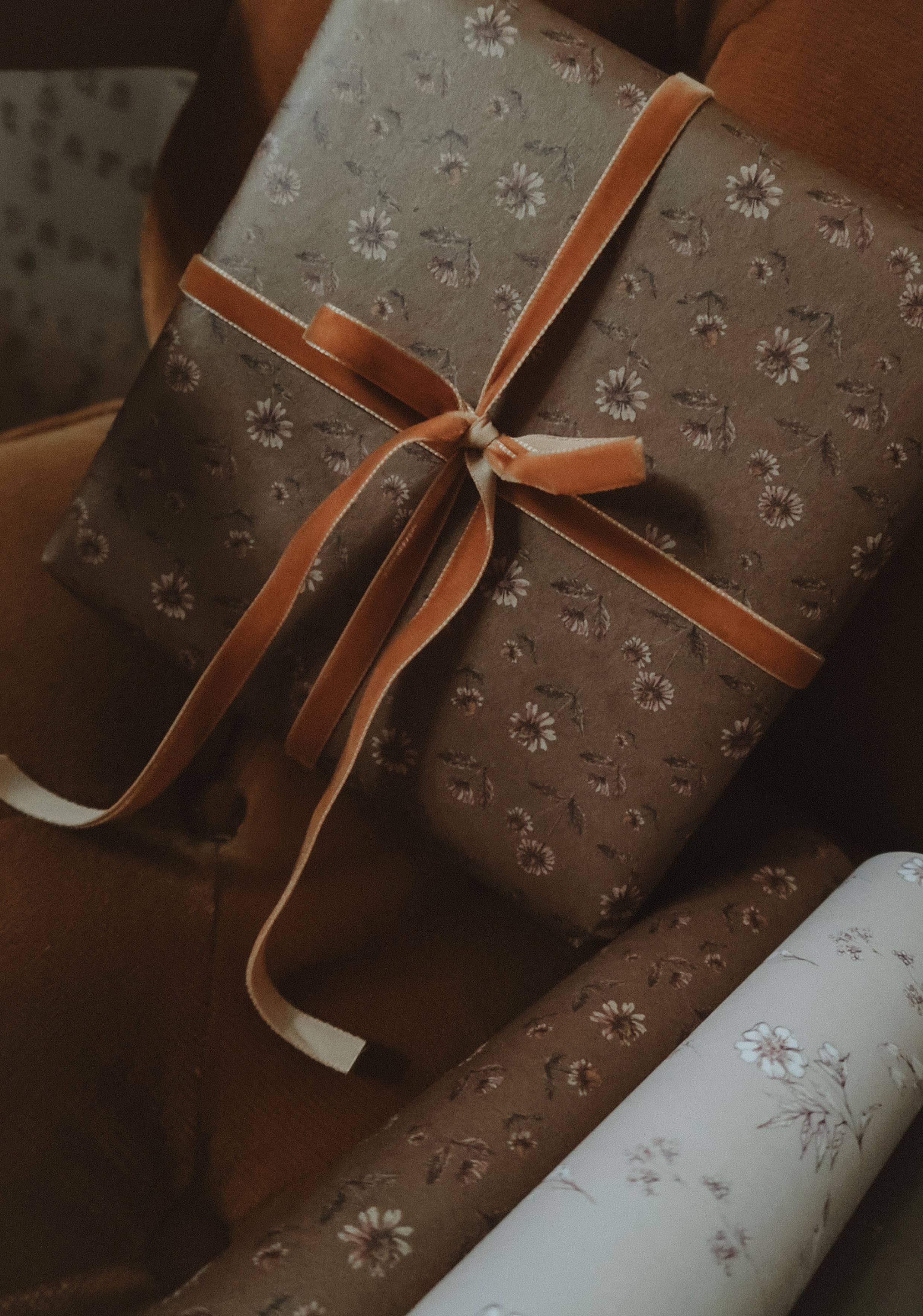 MyDesignPictures - Wholesale Wrapping Paper Roll - Set Of 3 Pieces Daisies Kraft Wrapping Paper  4