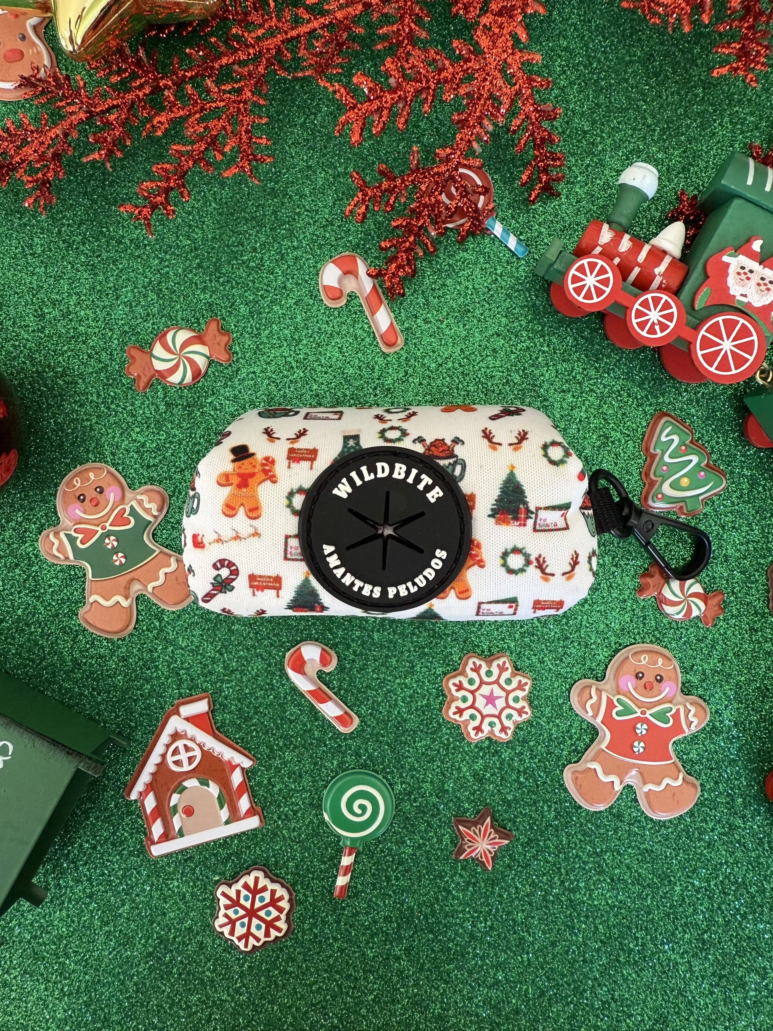 Wildbite Amantes Peludos - Wholesale Pet Poop Bag Dispenser - Santa Claus Bag Holder1